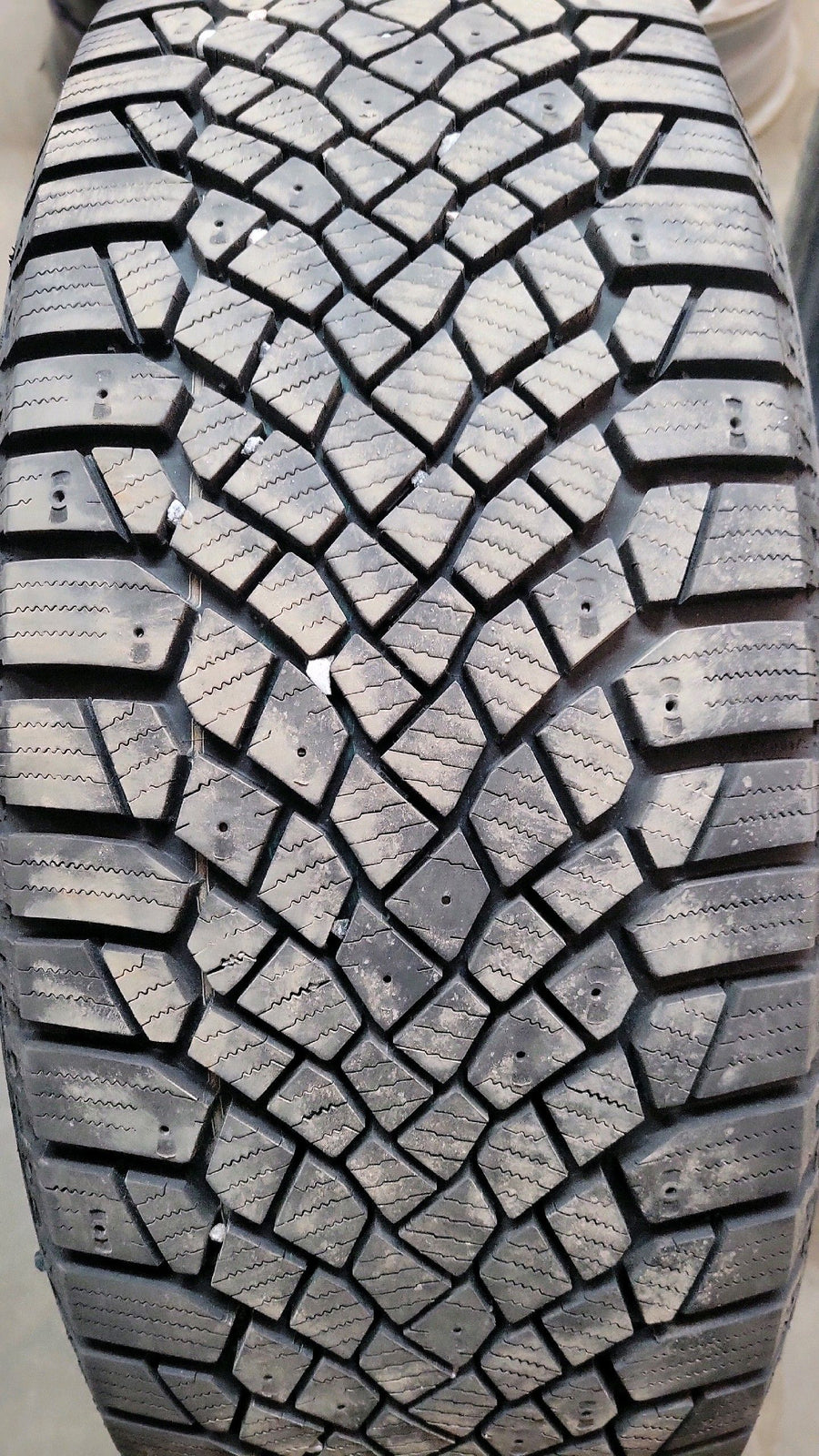 4 x P235/60R17 106T Continental Ice Contact XTRM