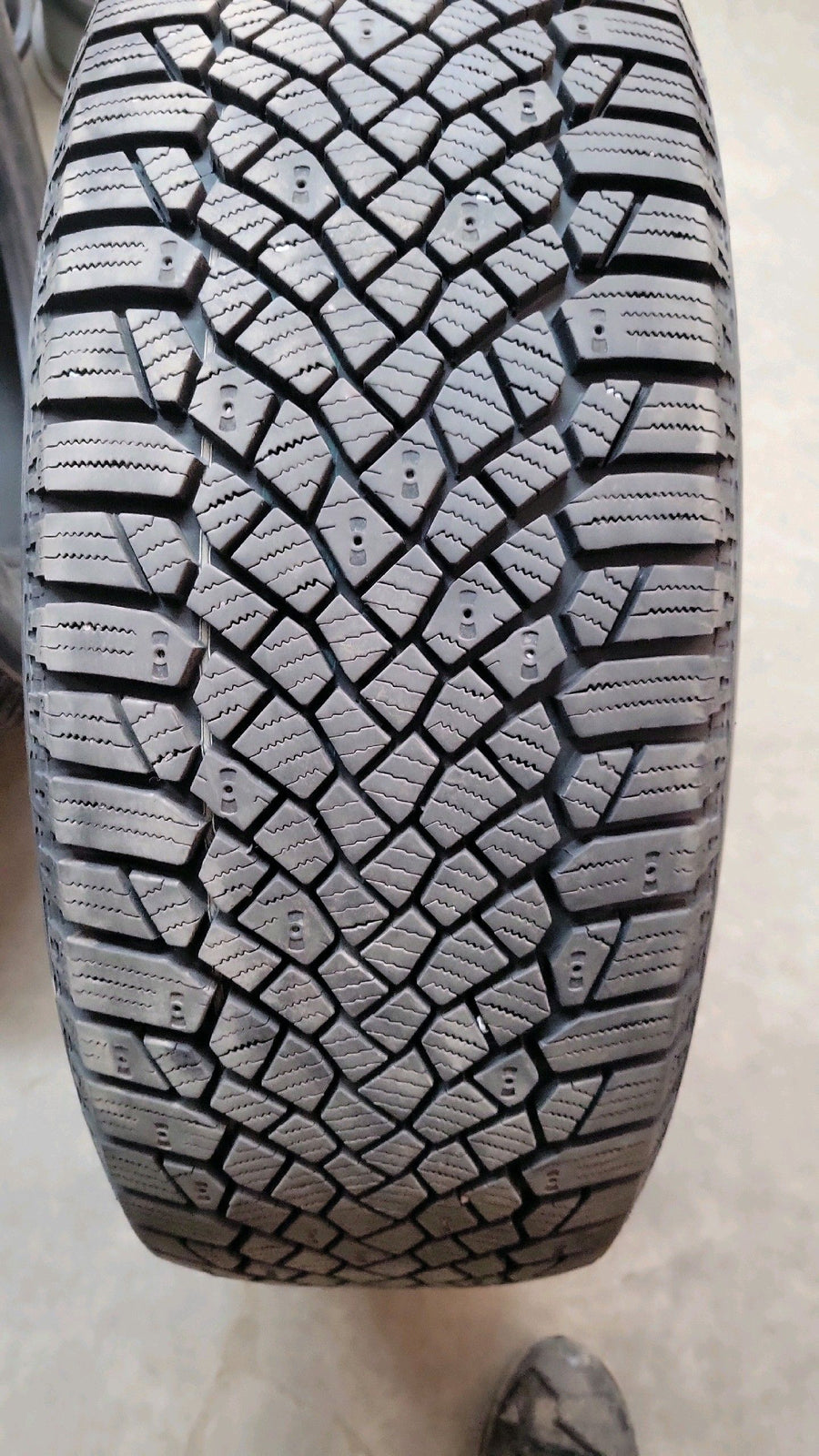 4 x P235/60R17 106T Continental Ice Contact XTRM