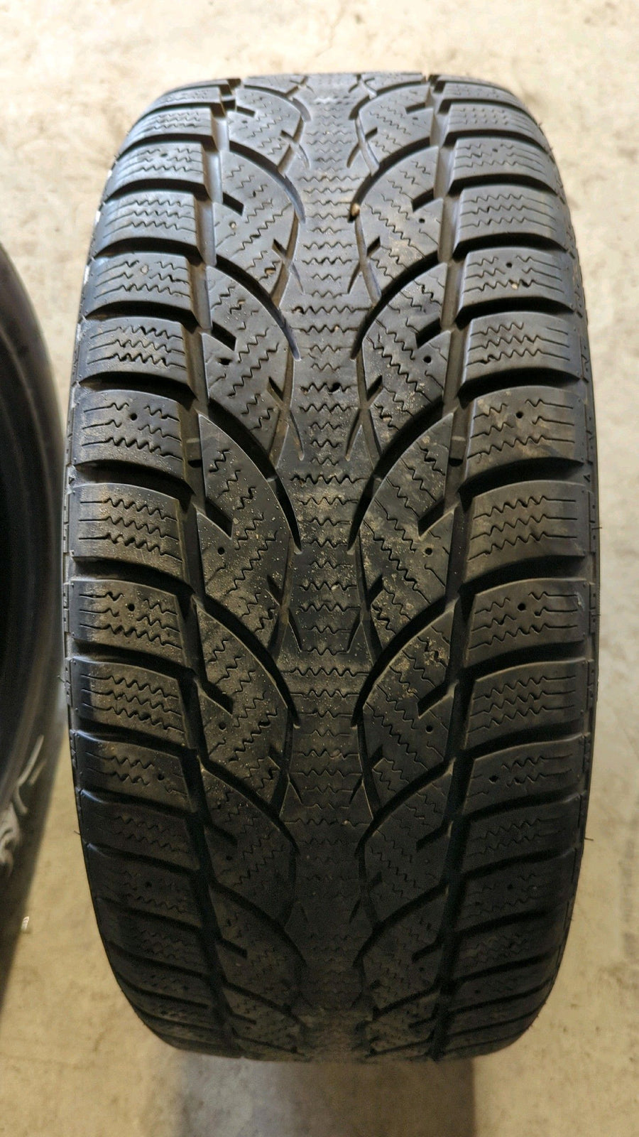 4 x P225/50R17 94T Eskay Winter +