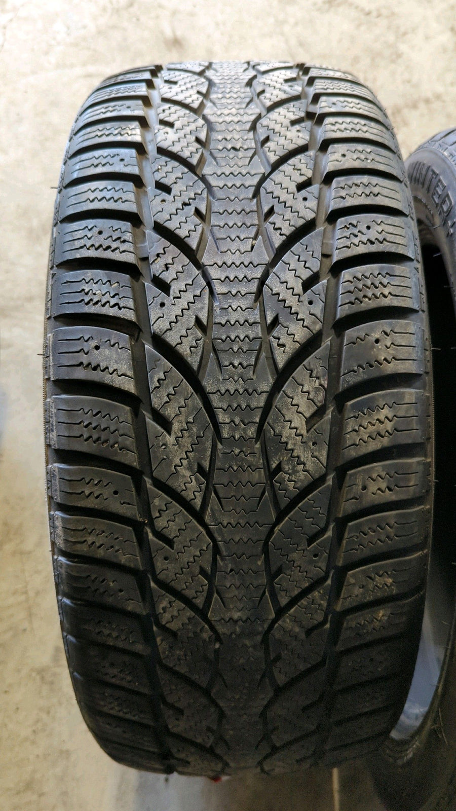 4 x P225/50R17 94T Eskay Winter +