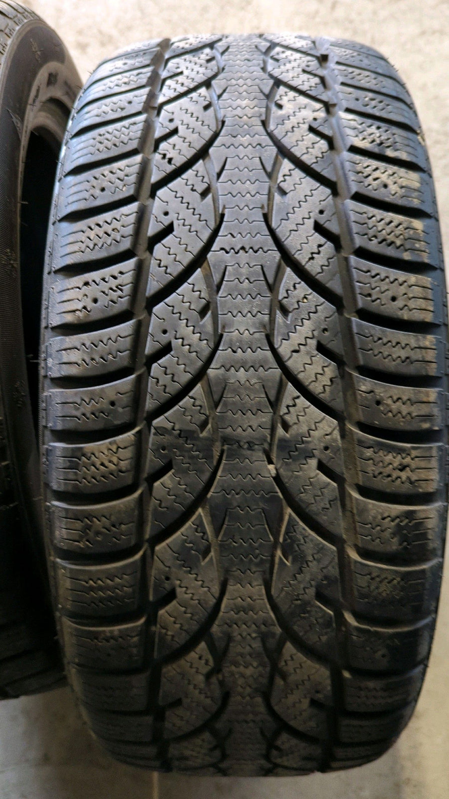 4 x P225/50R17 94T Eskay Winter +