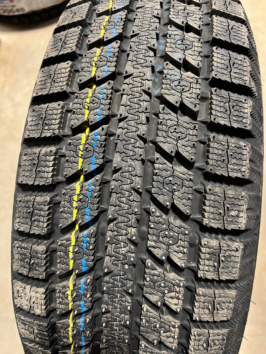 4 x P215/65R16 98T Toyo Observe GSi5