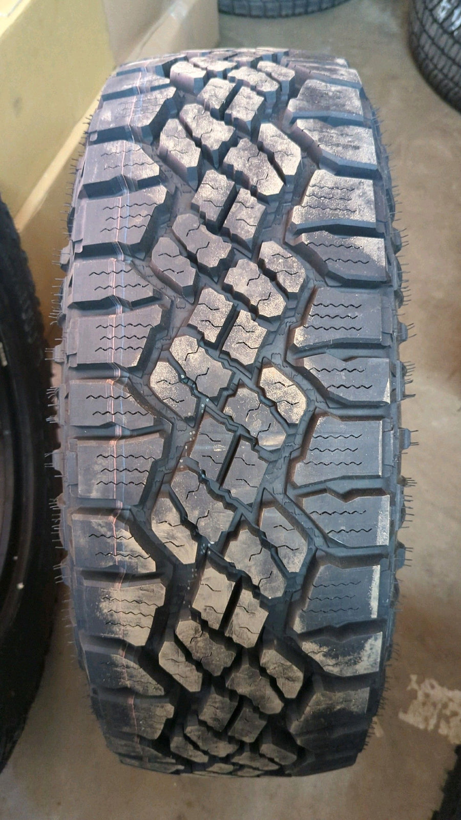 4 x LT275/65R18 113/110Q Goodyear Wrangler Duratrac