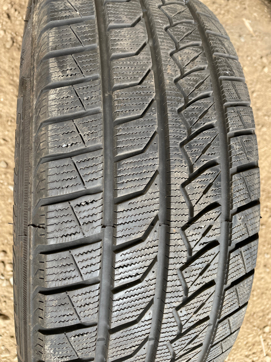 2 x P215/60R17 96H Farroad FRD79