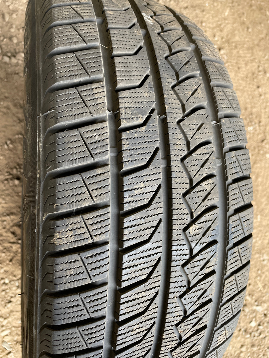 2 x P215/60R17 96H Farroad FRD79