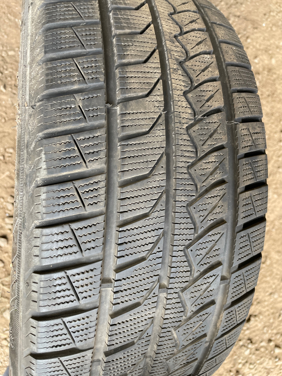 4 x P215/55R17 98H Farroad FRD79