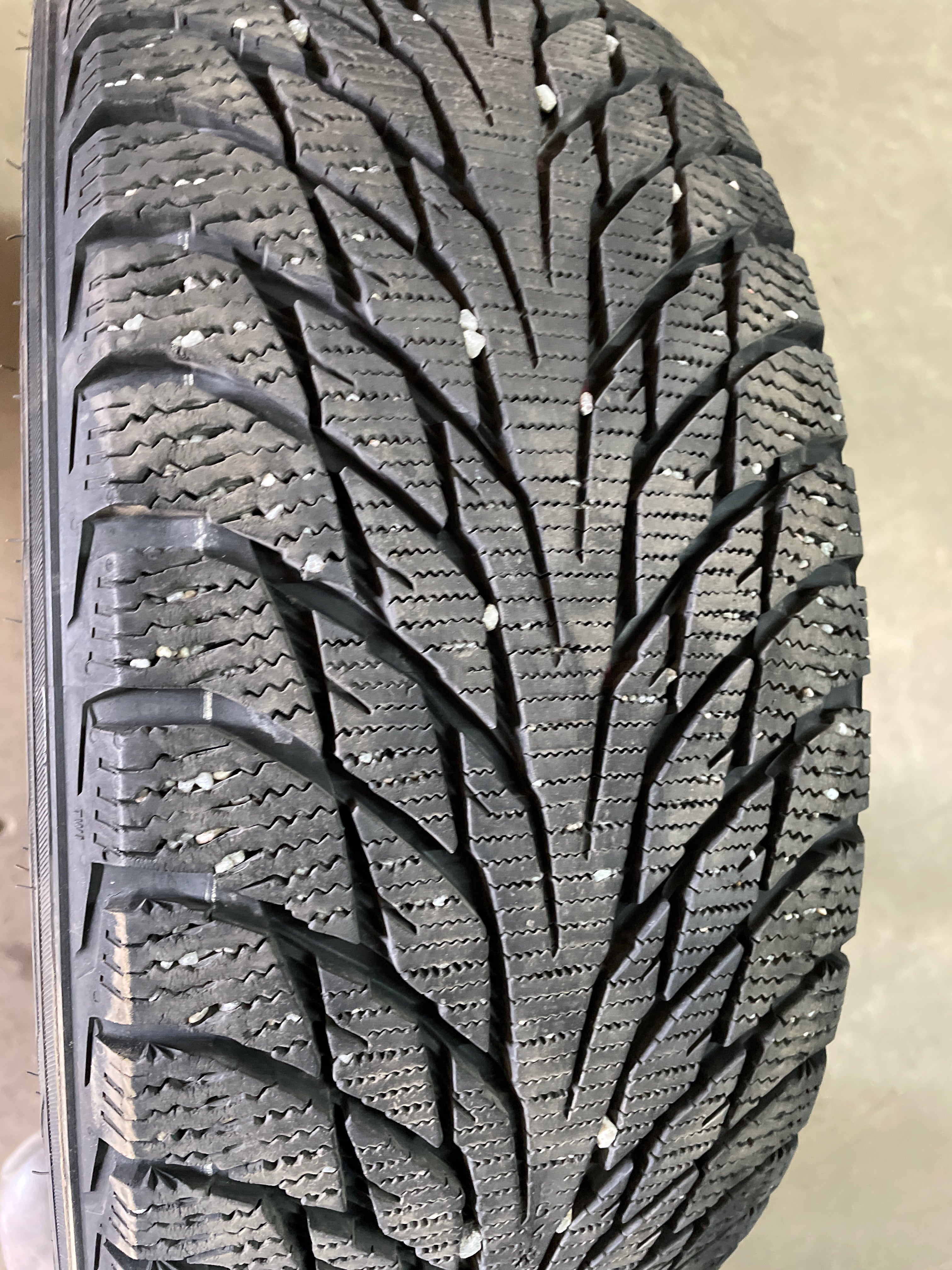 4 x P205/50R17 89R Nokian Hakkapeliitta R2 – PneusGLC-Fungo