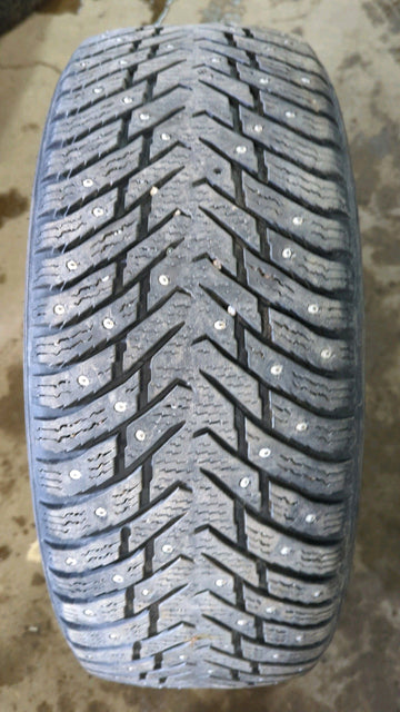 1 x P215/55R17 98T Nokian Hakkapeliitta 8