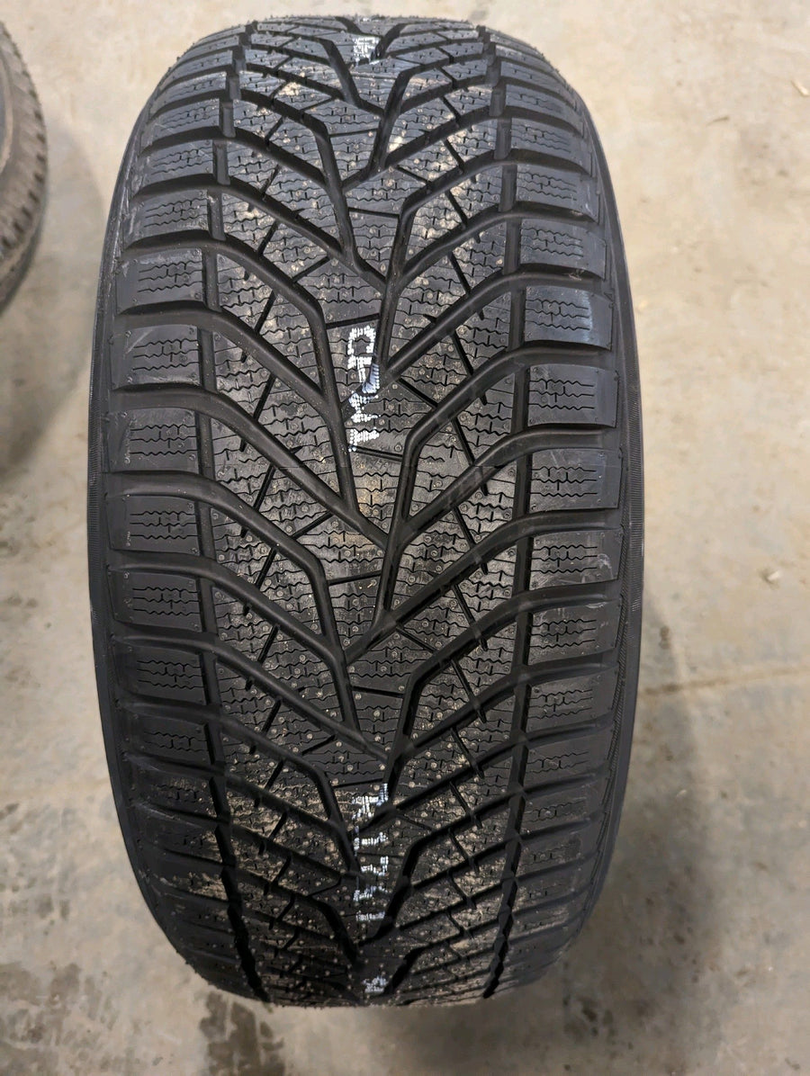 4 x P235/45R19 99V Yokohama Bluearth winter v905