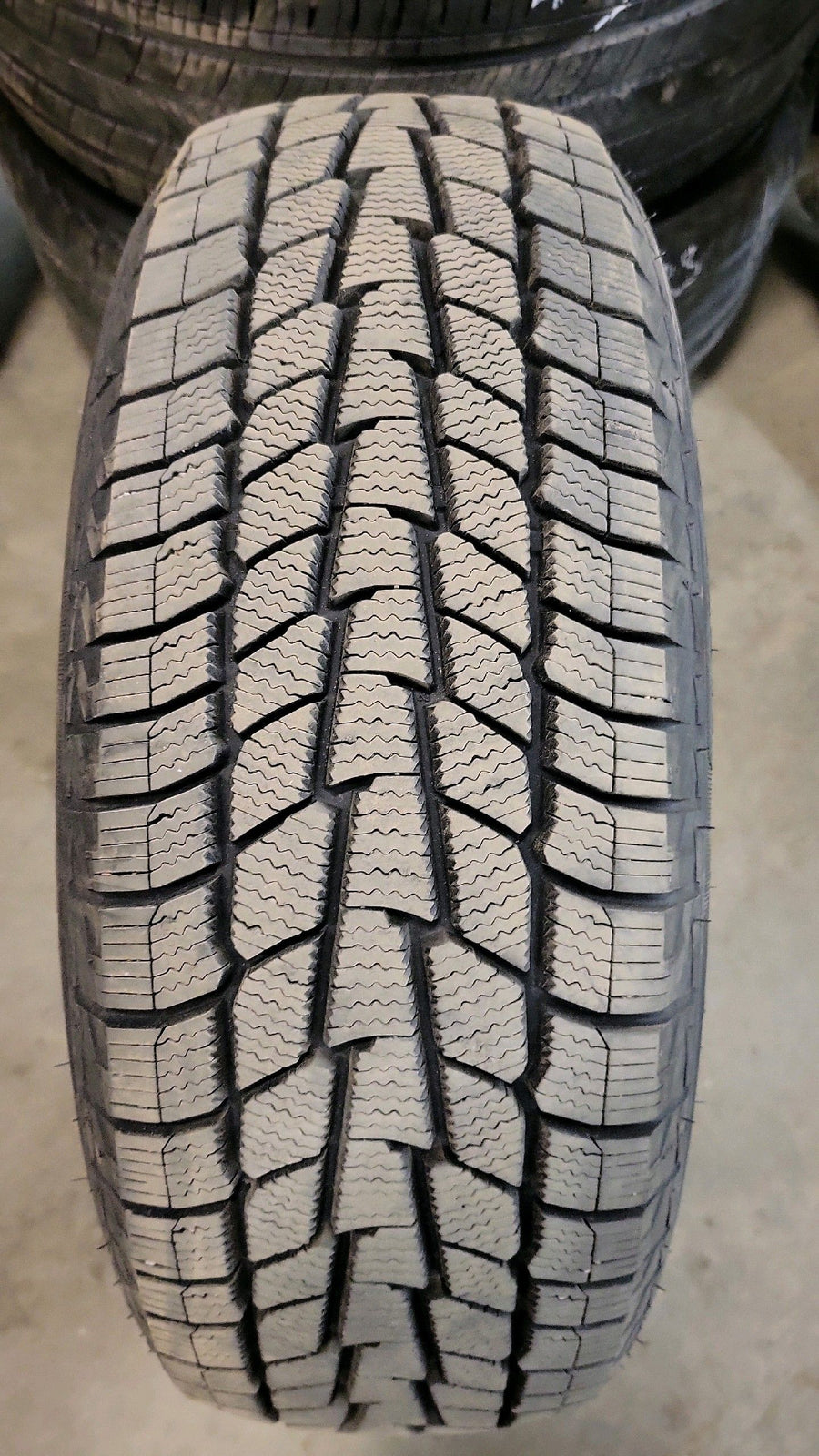 4 x P195/65R15 91T Motomaster Winter Edge